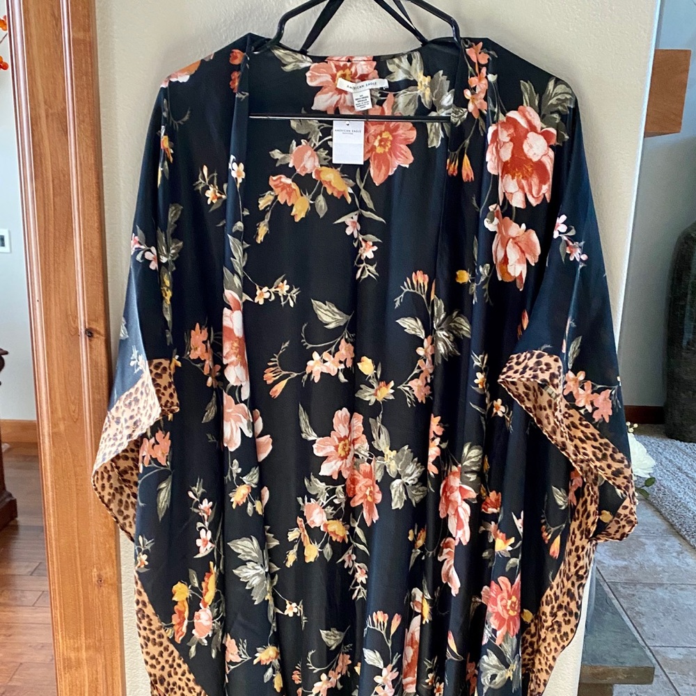 NWT American Eagle Black Floral Kimono